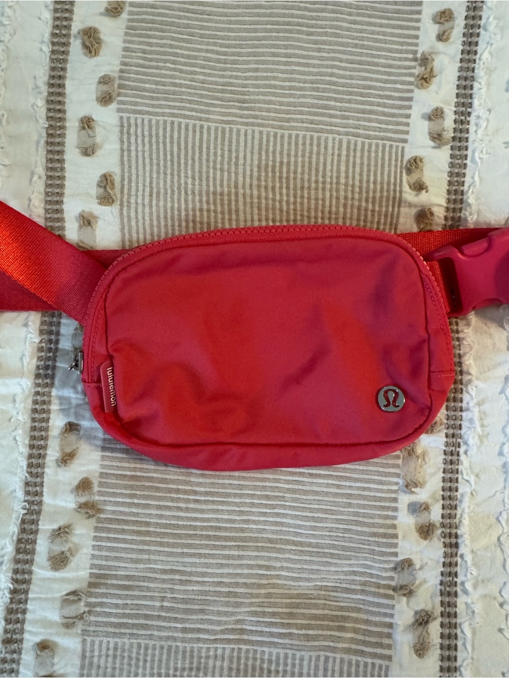 lululemon athletica Everywhere Belt Bag 1L– Flamingo